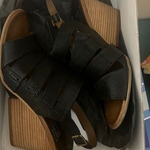 New!! Black Miz Mooz sandles